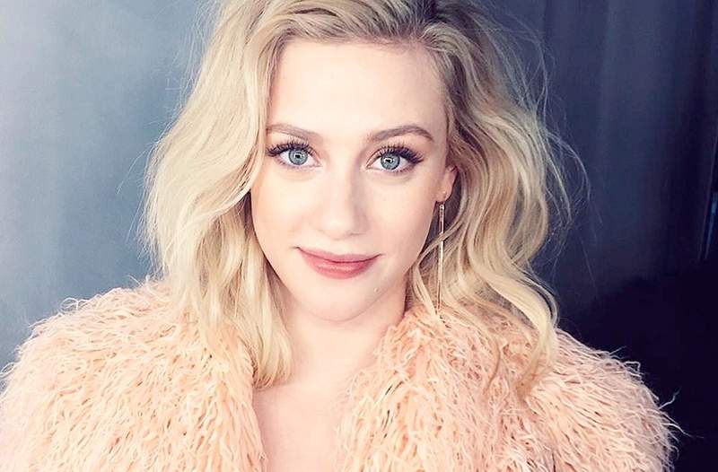 Zvijezda Riverdale Lili Reinhart postaje stvarna u vezi s cističnim aknama i kako ona tretira to