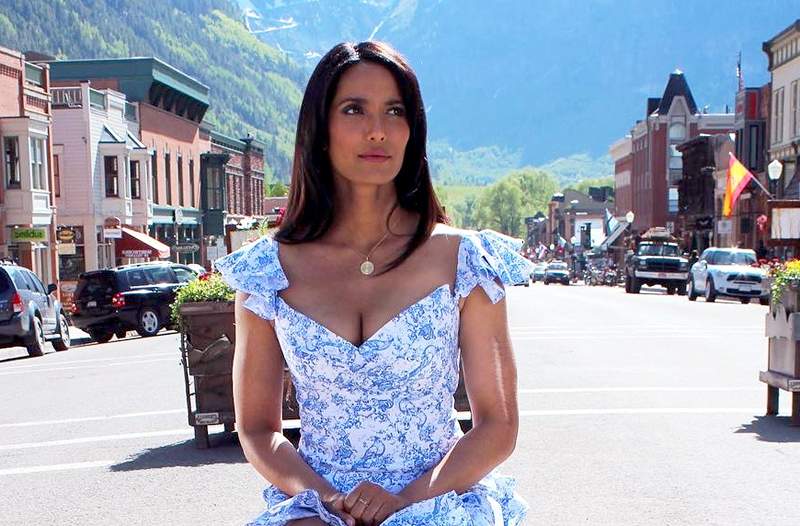 Padma Lakshmi kredity * Táto * špajza pre jej žiarivú pokožku