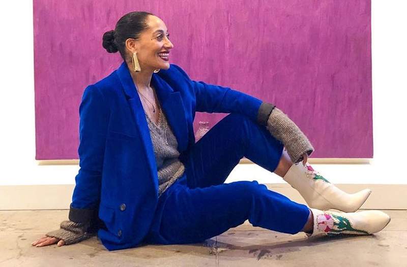 Tracee Ellis Ross gjør denne modifiserte Fire Hydrant for å finne ut glutene sine