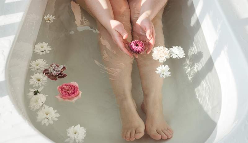 15 cose da mettere nel bagno per la pelle più morbida e l'aromaterapia