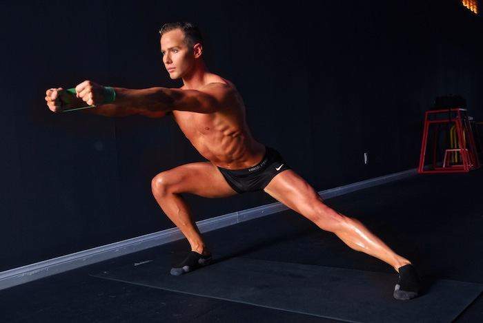 Sådan får du perfekt kropsholdning, ifølge Ken Doll of the Fitness World