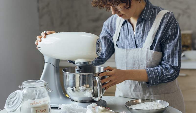 Mixér KitchenAid, ktorý vydržal generácie jesenného pečenia, je hlavne v predaji na Deň práce