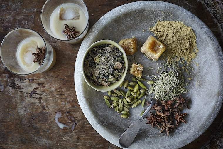 Inverno il tuo happy hour con questo cocktail chai speziato