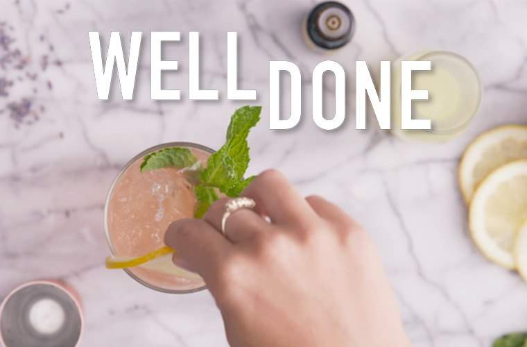 Probieren Sie mit diesem von Lavendel infundierten Tom Collins die Hand bei Botanical Cocktail Make