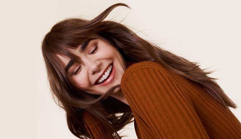 Produsul fără greutăți, Frizz, Lily Collins, se înjură pentru a-și menține părul neted, strălucitor și hidratat