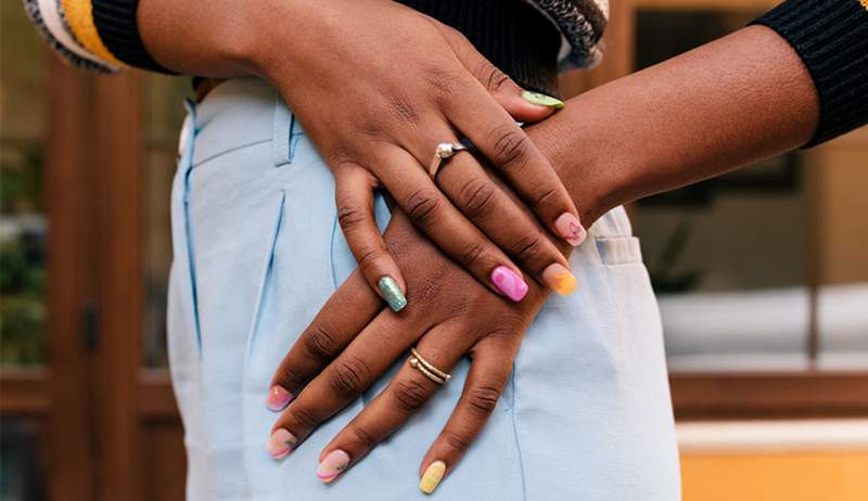 Sorry, Tiktok Dit is waarom een ​​manicurist zegt dat je nooit, ooit GEL je persnagels moet genezen