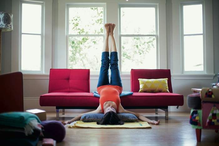 5 strålende tip fra top yogier om at lave yoga derhjemme