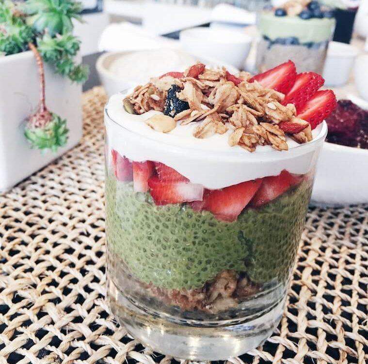 Šis „matcha chia pudding“ receptas yra tas, kuris a.M. Svajonės yra sukurtos