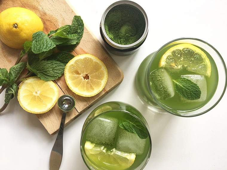 De gezonde draai aan de Arnold Palmer waar je de hele zomer op nippen