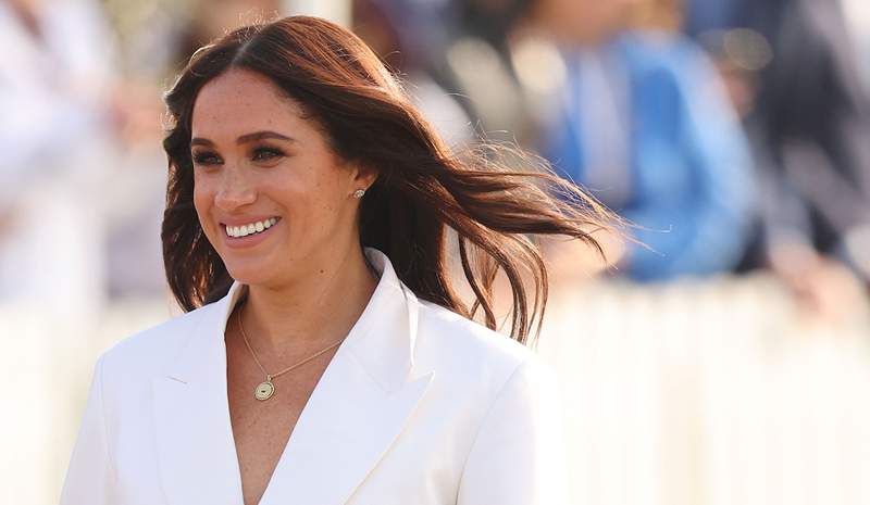 Sandály prstenců prstenů Meghan Markle nosily vyprodané okamžitě, ale zde je 7 dupů, které jsou pro vaše nohy ve skutečnosti lepší