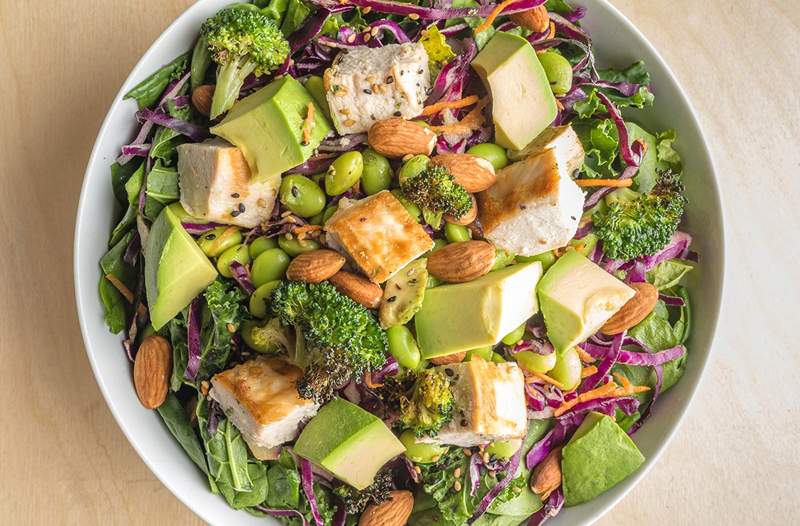 Just Salad está oferecendo aos clientes uma salada por dia por US $ 99 em maio