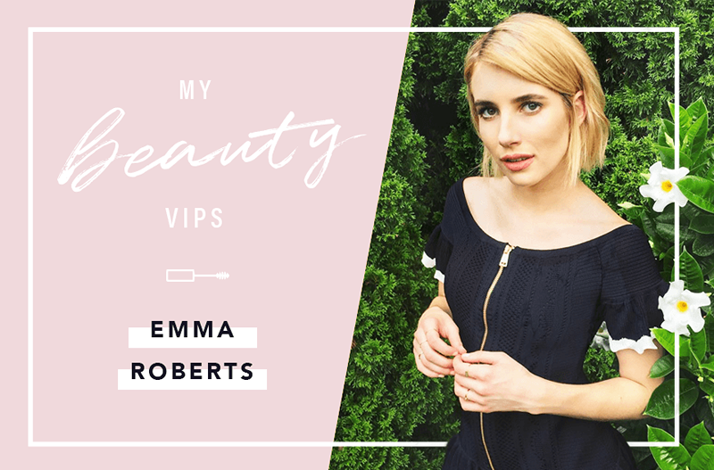 Topeng wajah yang selalu digunakan oleh Emma Roberts di atas kapal terbang