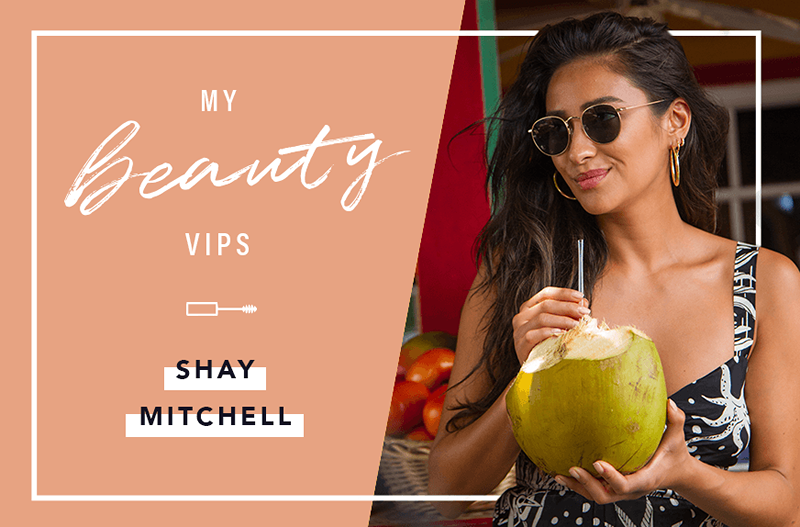 Shay Mitchell nunca sai de casa sem o porquê do óleo de coco, por que