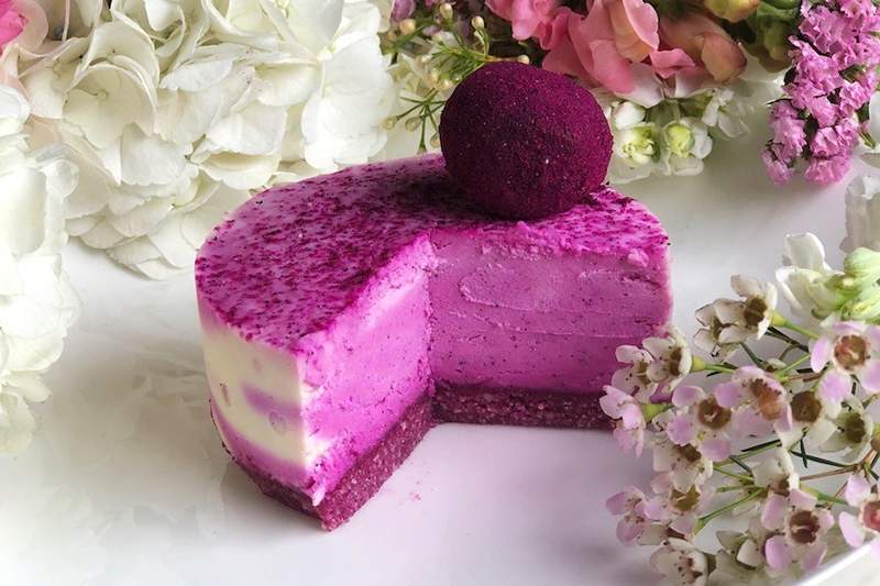 Canal vibrações de clima quente com esta sonhadora Dragonfruit sem laticínios “Cheesecake”