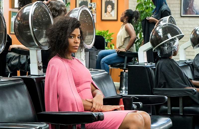 Netflix's “Nappily Ever After” menunjukkan wanita kulit hitam membutuhkan produk perawatan rambut yang lebih aman