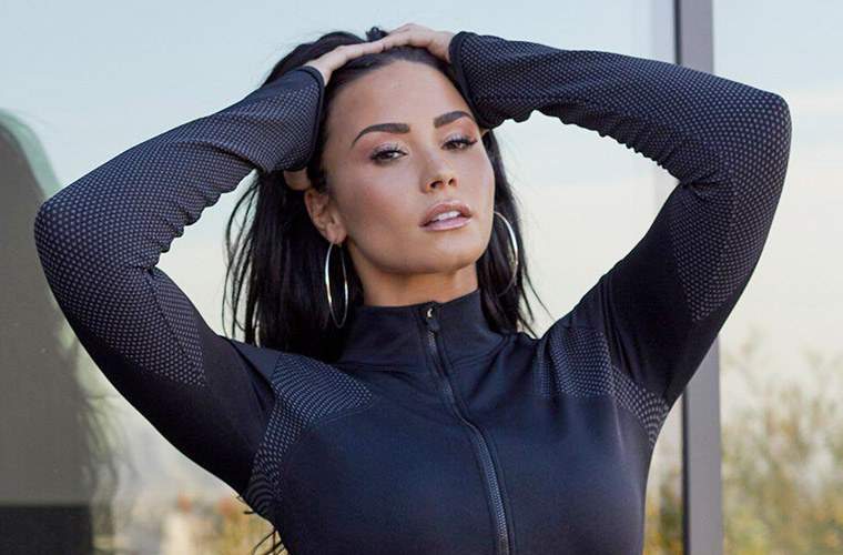 7 karya paling keren untuk merobek dari collab fabletics Demi Lovato sebelum mereka terjual habis