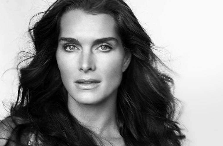 Brooke Shields zasluži te vadbene poteze za spreminjanje in obnovo telesa