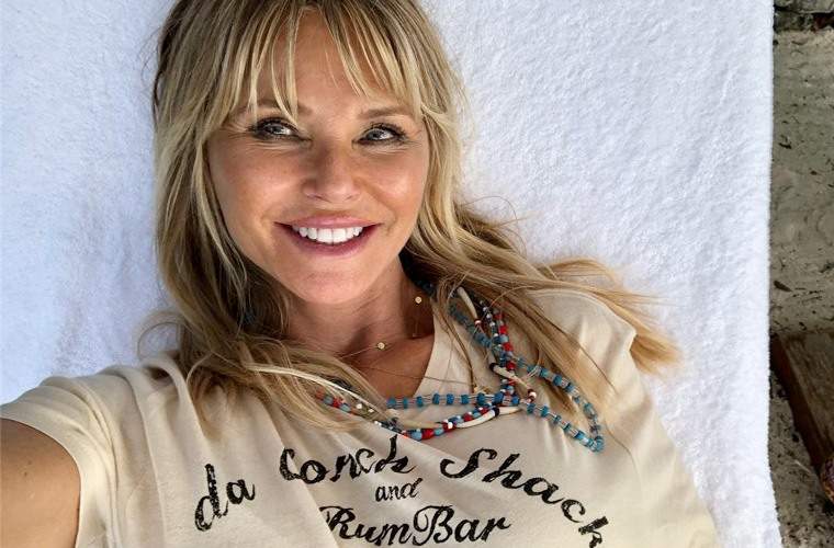 Christie Brinkley'nin günlük görevler sırasında hızlı bir egzersizde sıkmak için 2 dahi hackini