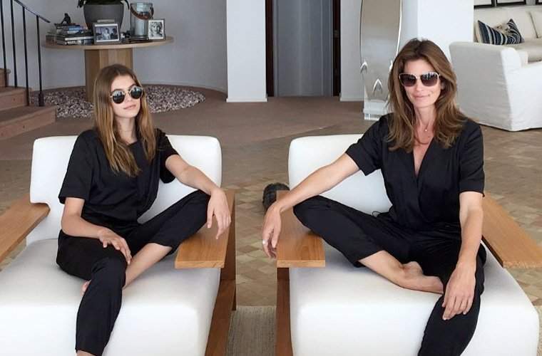 Cindy Crawford efektif (dan menyenangkan!) Jump Squat akan membuat Anda merasa seperti baller