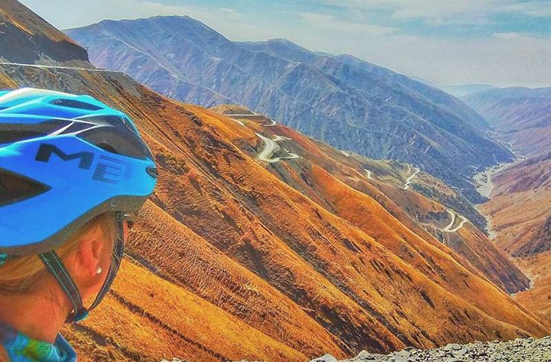 Questo papà e matrigna hanno pedalato in 20 paesi per vedere il loro figlio atleta olimpico competere