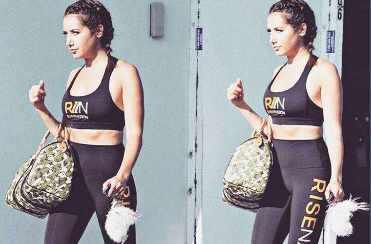 Ashley Tisdale is de nieuwste beroemdheid die deze populaire full-body workout-klasse probeert