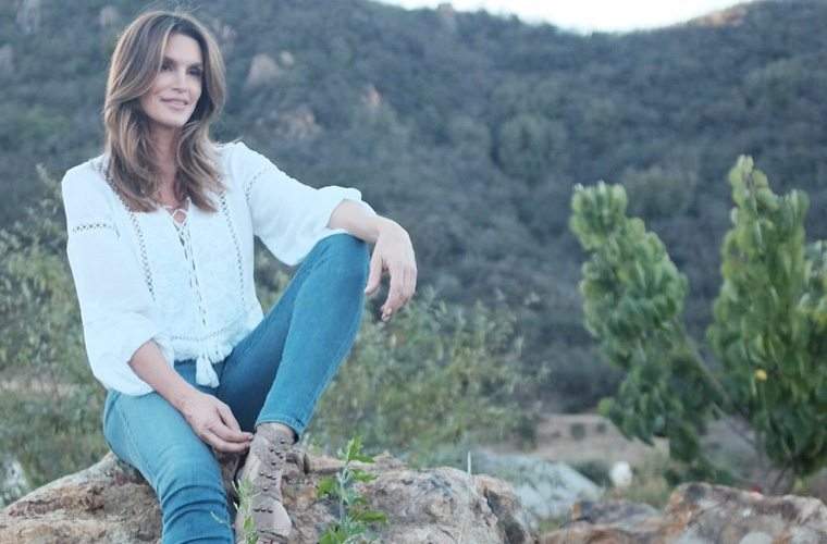 Os três produtos de beleza Cindy Crawford nunca viajam sem