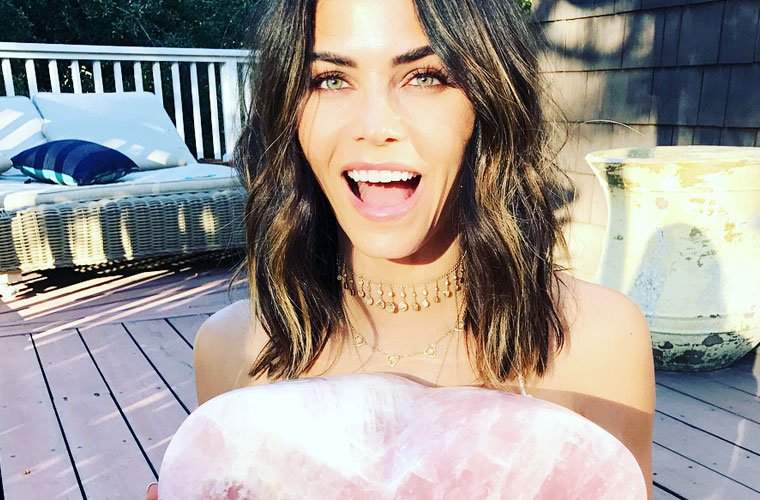 Jenna Dewan Tatum používá tuto směs základního oleje, aby pomohla svému dítěti spát