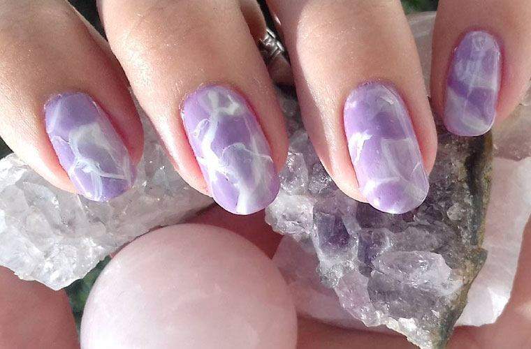 6 dromerige Crystal Nail Art zoekt naar helende vibes binnen handbereik