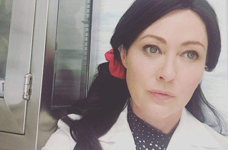 Mesec ozaveščenosti o raku dojke Shannen Doherty Instagram je neustrašen in navdihujoč