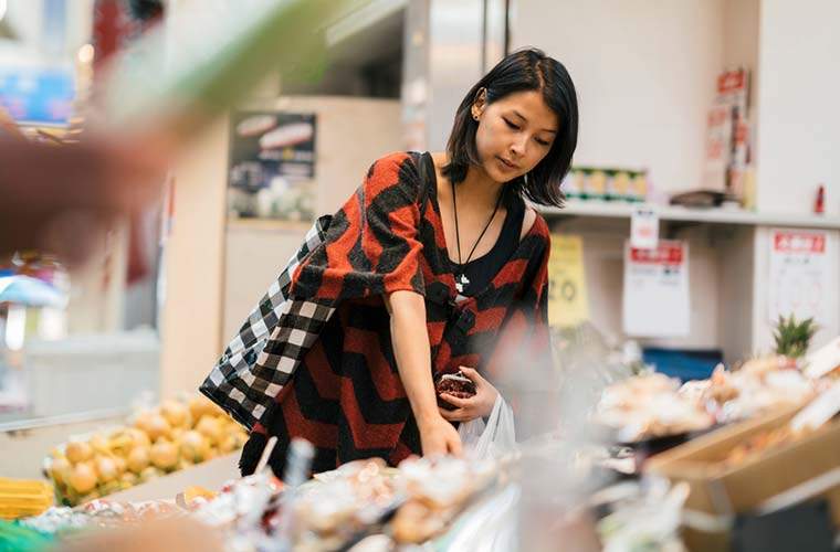 10 pensées que vous avez en faisant la queue à l'épicerie