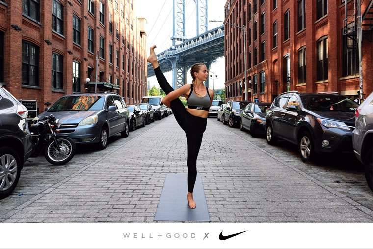 Uw volledige gids voor Bird of Paradise Pose (met pro -tips van een Nike Master Trainer)