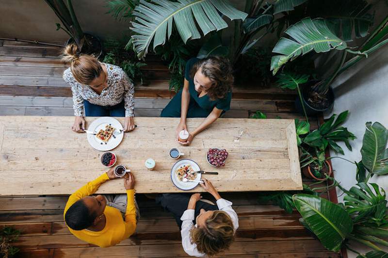 Volte às suas raízes pré-históricas nesses 5 restaurantes amigáveis ​​à Paleo em LA