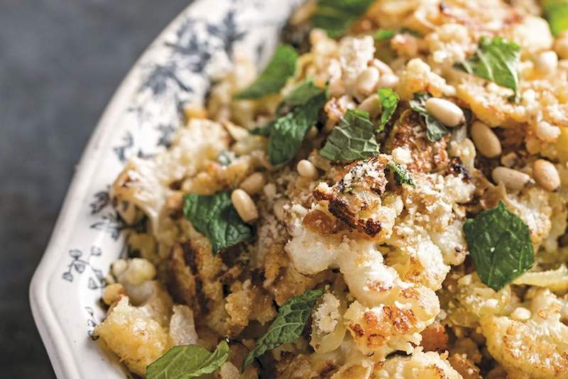 Un chef de hierro comparte su truco para hacer de la coliflor un plato de cena destacado