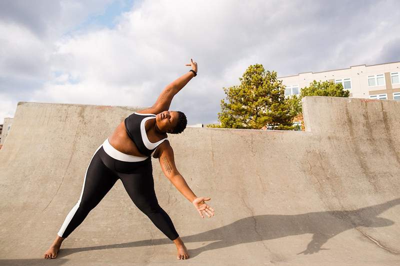 Jessamyn Stanley está lanzando una aplicación de yoga en el hogar, ¿por qué es importante?