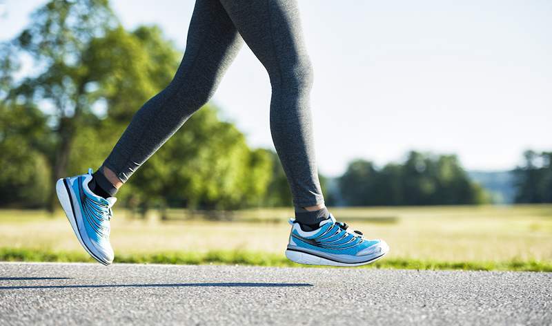 Her er den hemmelige måten å få disse podiater-elskede, mest solgte Hoka-joggeskoene 20% av før de selger ut