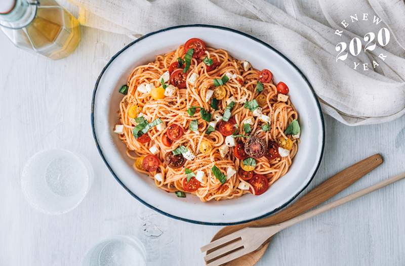 Deze eenvoudige, no-sugar-toegevoegde Marinara-saus maakt elke pasta-nacht gezond * en * lekker