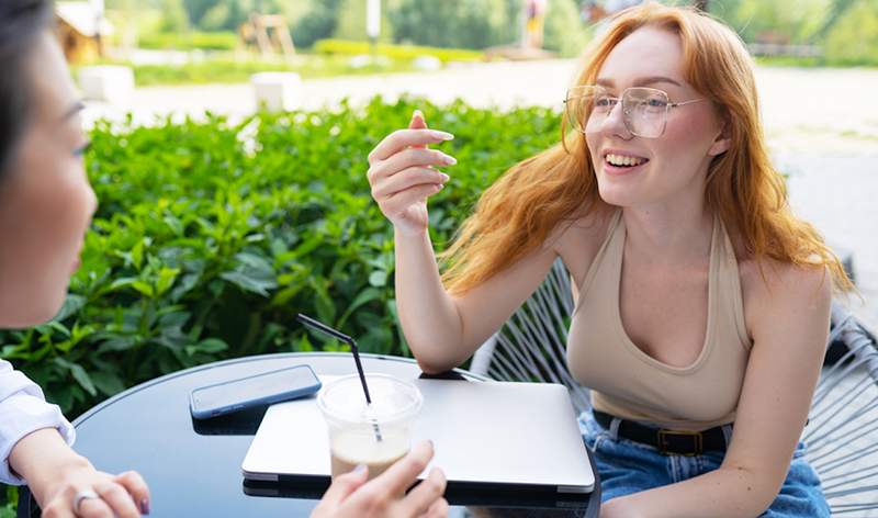 De zaak om met je vrienden te communiceren zoals je een romantische partner zou doen