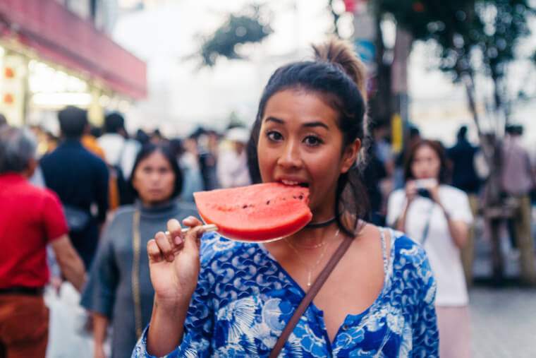 Cómo mantenerse saludable en unas vacaciones exóticas, según Pro Surfers