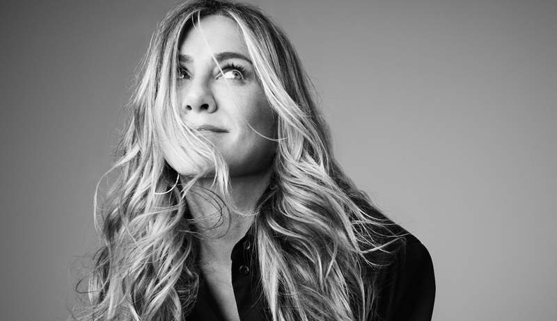 Jennifer Aniston derrama sobre el único producto de belleza que sus amigos le ruegan que cree