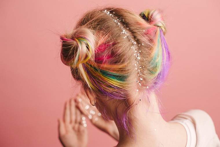 Ini adalah cara mendapatkan rambut unicorn (tanpa mengubah warna rambut anda secara kekal)