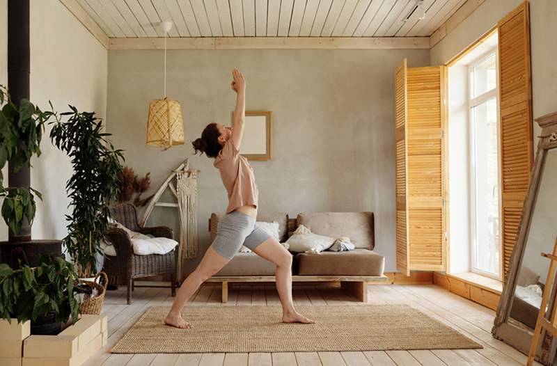 Ce mouvement de yoga stimulant le cerveau améliore votre concentration en 60 secondes à plat