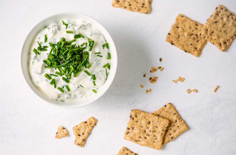 Šī 3-ingredient augstas šķiedras flaxseed Cracker recepte padara pietiekami daudz uzkodu visu nedēļu