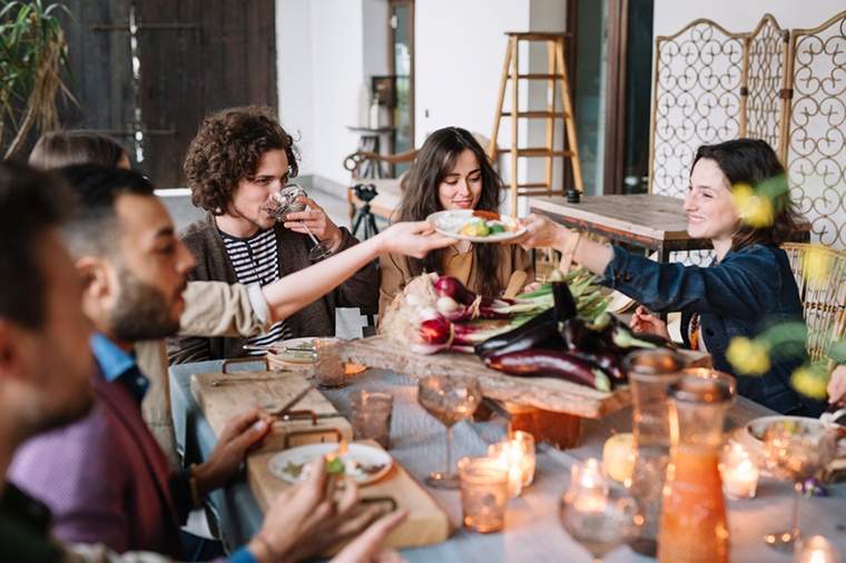 10 подаръка домакин, които ще ви направят MVP на Friendsgiving