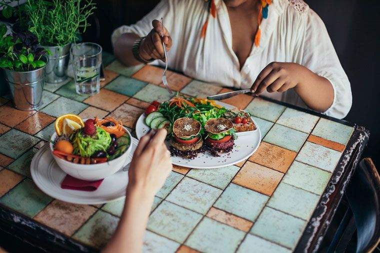 Las calorías en los menús pueden impulsar a los clientes (y a los lectores de revisión en línea) hacia opciones más saludables