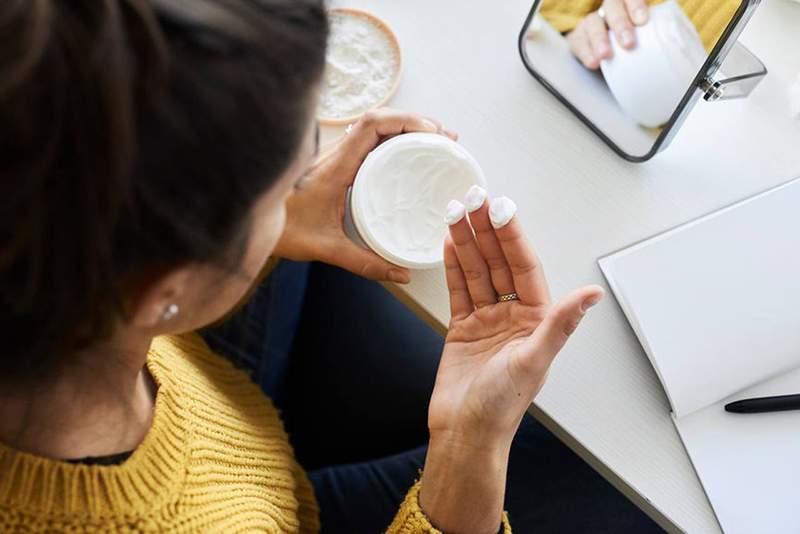 Queste creme per le mani con meno di $ 10 faranno dimenticare che è ancora tecnicamente inverno