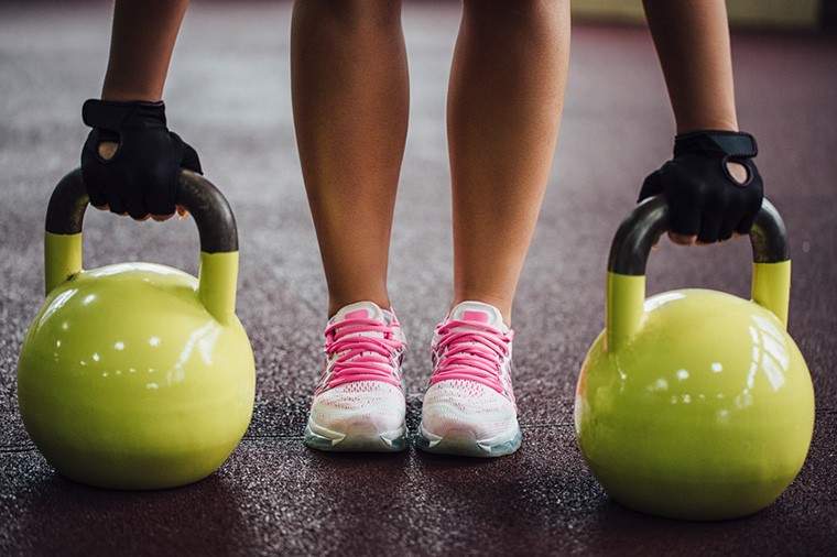 Vyzkoušejte toto 20minutové trénink HIIT tak, aby tónoval celkové tělo a posílil sílu mozku