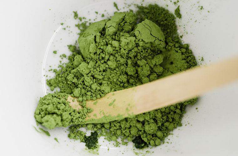 Lägg till matcha till din naturliga rutin med dessa 12 produkter