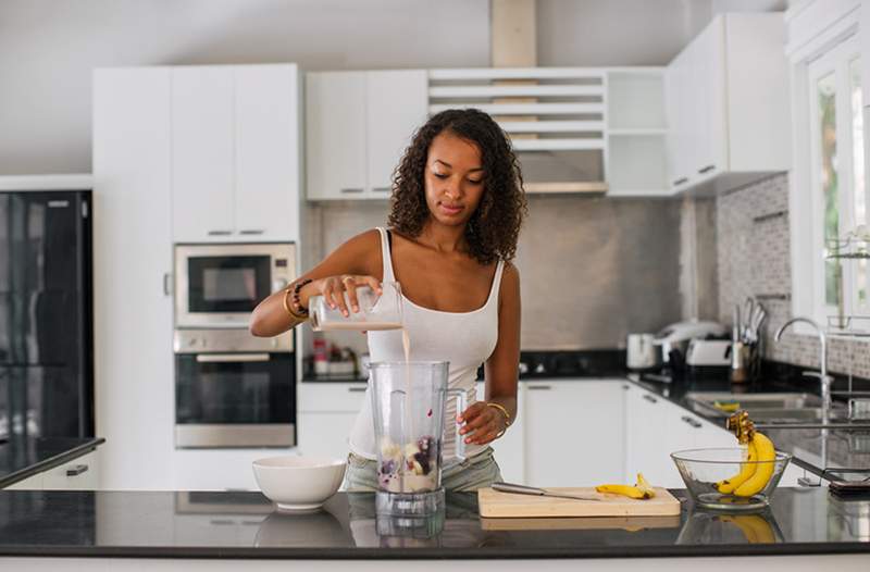 Denna högprotein bananbrödsmoothie startar din lediga dag rätt