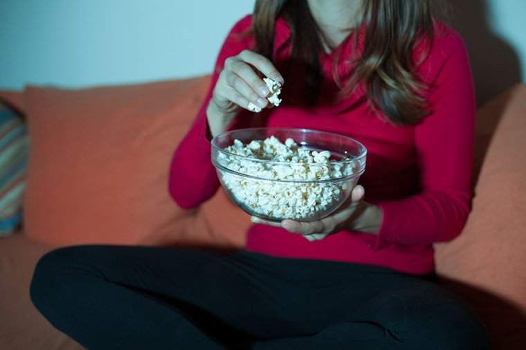 Das Gesundheitsrisiko, von dem Sie möglicherweise nicht von Mikrowellen -Popcorn Bescheid wissen