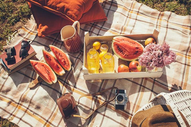 Alles, was Sie brauchen, um ein erdfreundliches Sommerpicknick zu haben